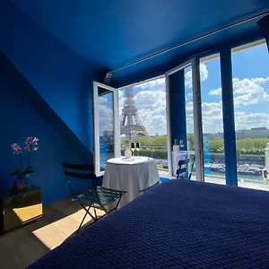 https://eiffel-tower-romantic-view.fr-paris.fr
